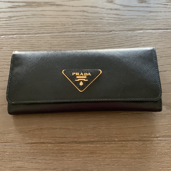 Long Wallet Prada Saffiano Triangle Wallet Prada Saffiano Triangle